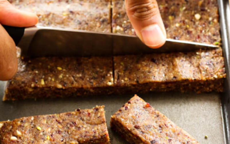 Utilizing Date Paste for Sports Nutrition Bars